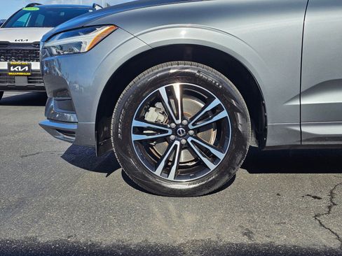 Used 2020 Volvo XC60 T6 Momentum image 9