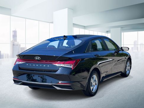 Used 2023 Hyundai Elantra SE FWD image 4