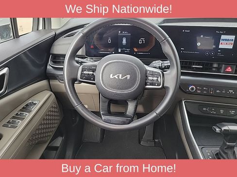 Used 2025 Kia Carnival FWD image 12