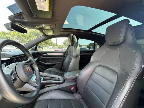 Used 2025 Porsche Macan 4S Electric AWD/4WD image 12
