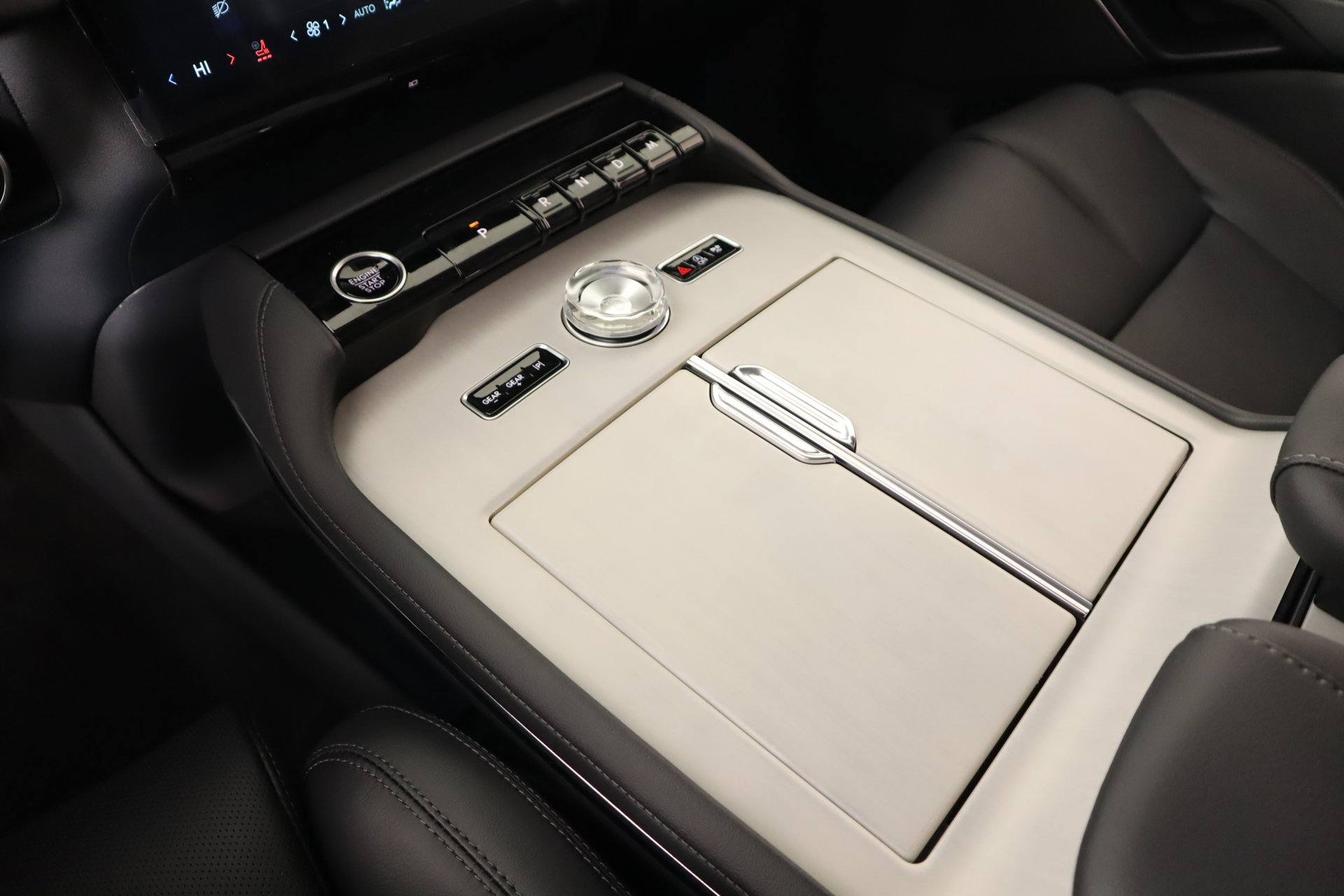New 2026 Lincoln Navigator Premiere AWD/4WD image 9