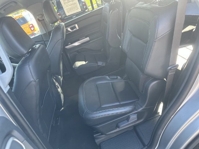 Used 2023 Ford Explorer XLT w/ Equipment Group 202A AWD/4WD image 32
