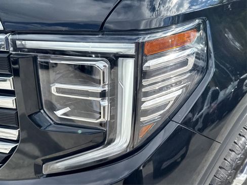 Used 2024 GMC Sierra 1500 SLT w/ SLT Premium Plus Package image 18