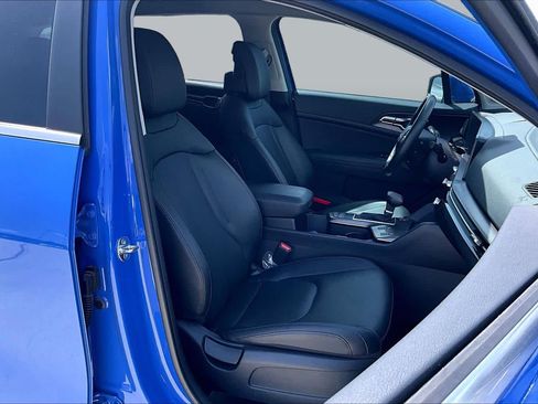 Certified 2026 Kia Sportage EX FWD image 9
