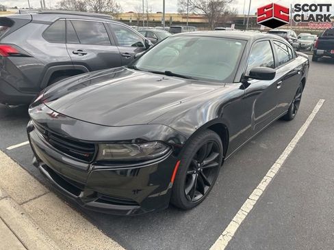 Used 2018 Dodge Charger SXT w/ Blacktop Package image 1