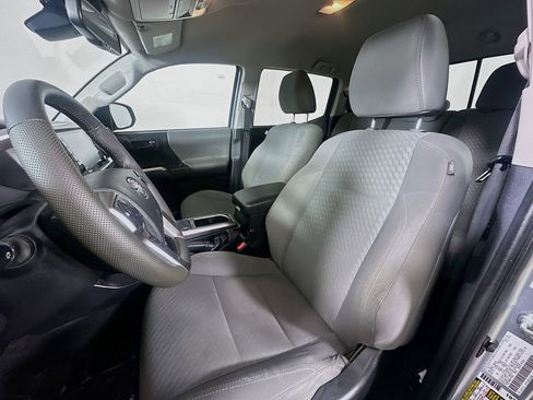 Used 2022 Toyota Tacoma SR5 w/ Technology Package image 15