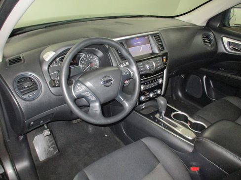 Used 2019 Nissan Pathfinder S image 14