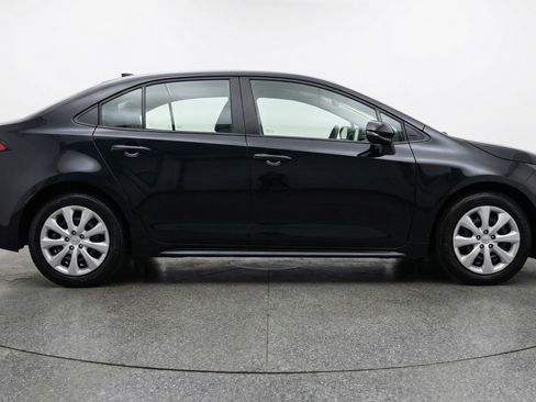 Used 2025 Toyota Corolla LE image 11