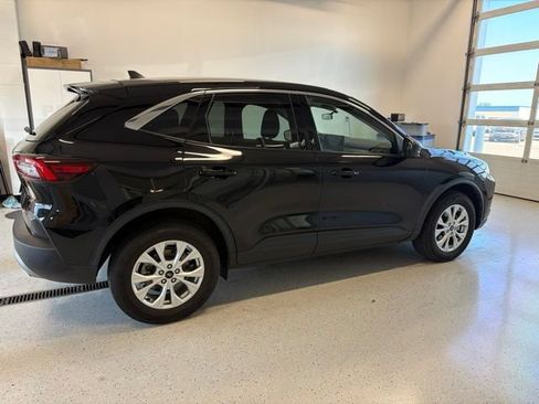 Used 2023 Ford Escape Active w/ Tech Pack #1 AWD/4WD image 9