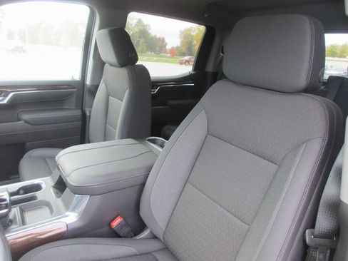 New 2026 GMC Sierra 1500 Elevation image 13