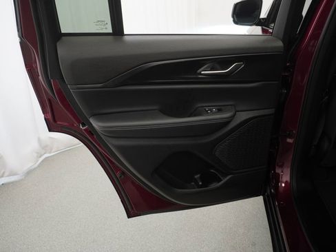 Certified 2025 Jeep Grand Cherokee Altitude image 39