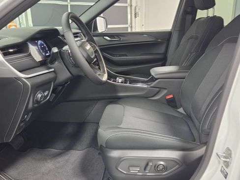 New 2026 Jeep Grand Cherokee L 2WD image 5