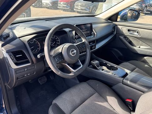 Used 2024 Nissan Rogue SV image 4