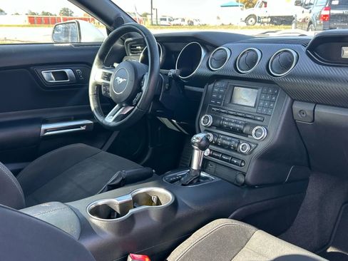 Used 2018 Ford Mustang Coupe image 15