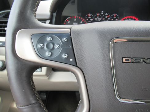 Used 2015 GMC Yukon Denali w/ Premium Package AWD/4WD image 26
