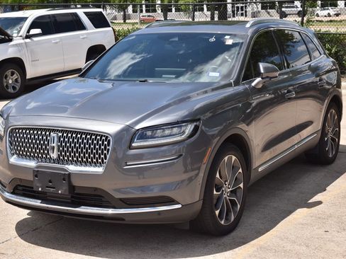Used 2023 Lincoln Nautilus Reserve FWD image 2