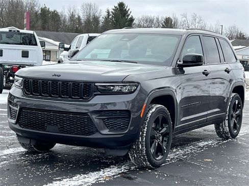 New 2025 Jeep Grand Cherokee Altitude image 41
