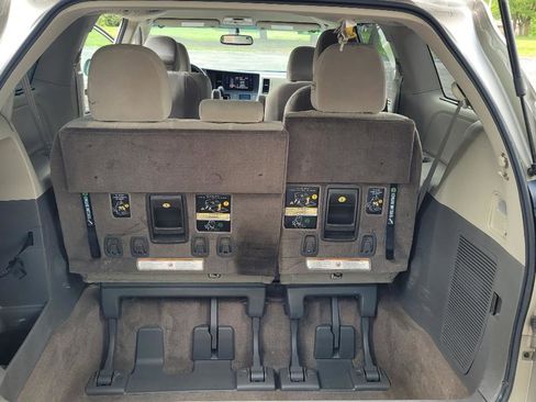 Used 2017 Toyota Sienna LE FWD image 19