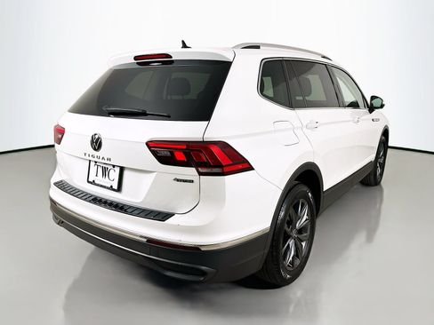 Used 2023 Volkswagen Tiguan SE AWD/4WD image 5