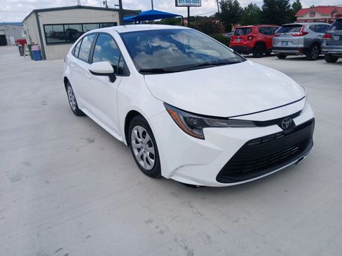 Used 2023 Toyota Corolla LE FWD image 3