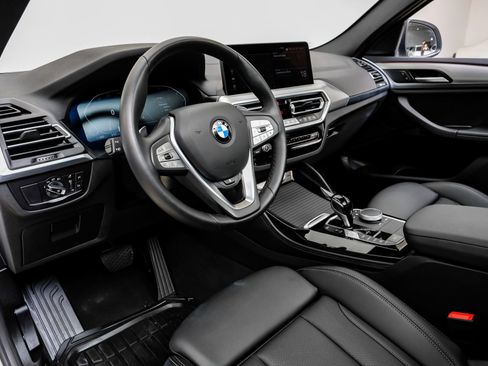 Used 2025 BMW X4 xDrive30i image 3