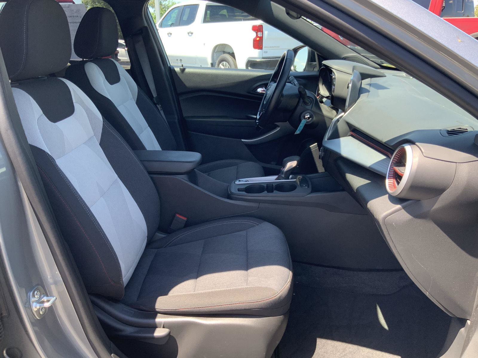 Used 2025 Chevrolet Trax RS w/ Driver Confidence Package FWD image 47