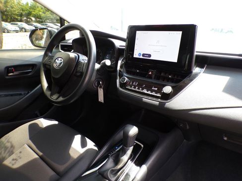 Used 2024 Toyota Corolla LE FWD image 21