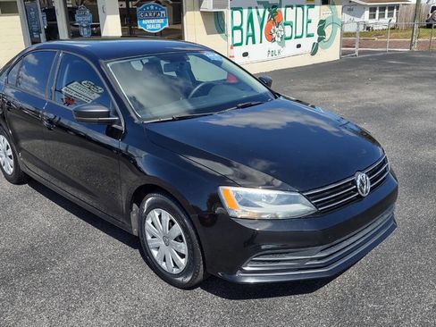 Used 2015 Volkswagen Jetta S image 3