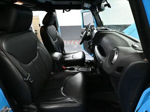 Used 2018 Jeep Wrangler Unlimited Sahara image 41