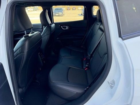 New 2026 Jeep Compass Latitude image 20