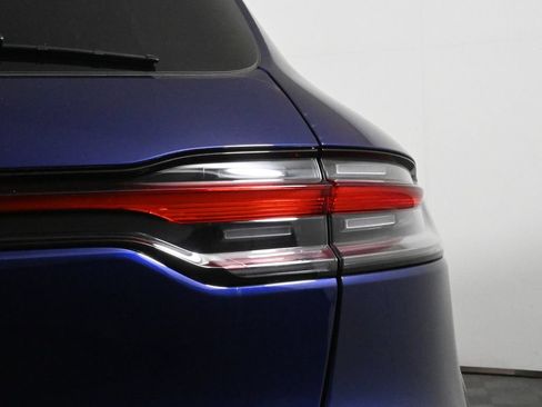 Used 2025 Porsche Macan AWD/4WD image 14