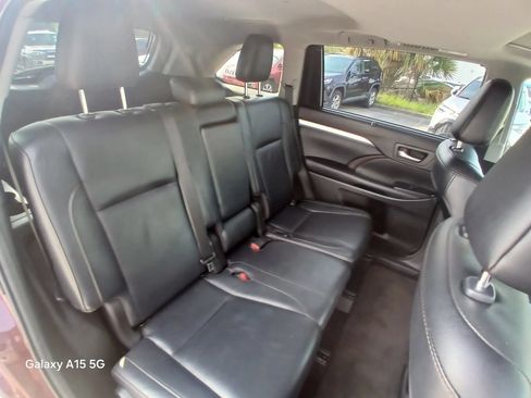 Used 2018 Toyota Highlander XLE FWD image 15
