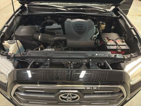 Used 2016 Toyota Tacoma Limited image 31