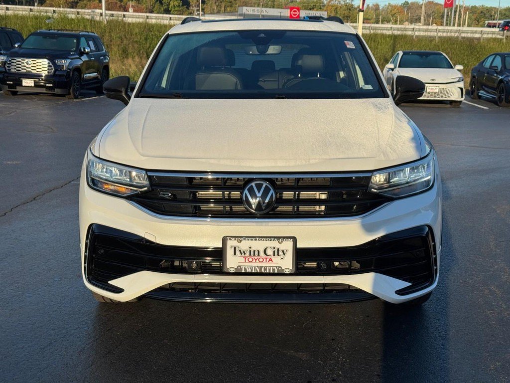 Used 2024 Volkswagen Tiguan SE R-Line FWD image 9