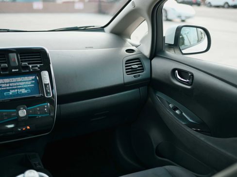 Used 2015 Nissan Leaf SV w/ LED & Quick Charge Package image 11