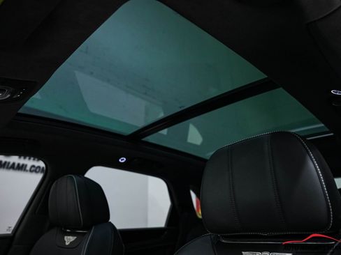 Used 2018 Bentley Bentayga image 96