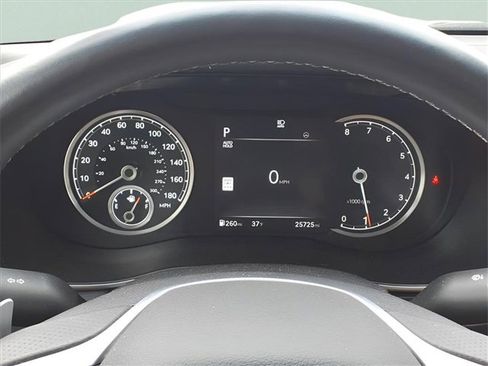 Used 2025 Genesis G70 2.5T image 10