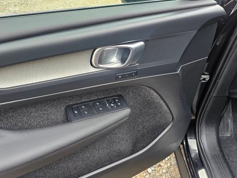 Certified 2025 Volvo XC40 B5 Plus image 17