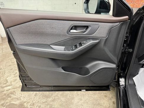 Used 2023 Nissan Rogue SV AWD/4WD image 9