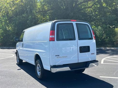 Used 2022 GMC Savana 2500 w/ Driver Convenience Package image 6