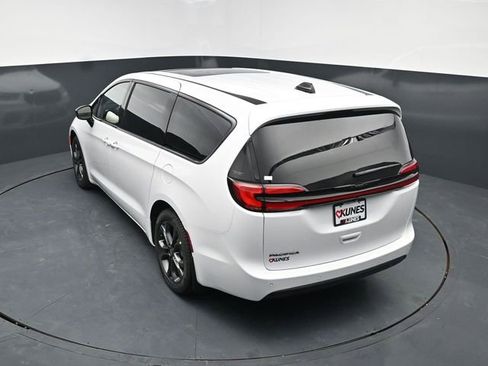 New 2026 Chrysler Pacifica Select FWD image 48