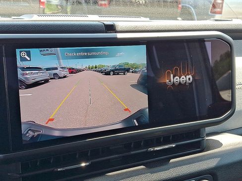 Used 2025 Jeep Gladiator Mojave AWD/4WD image 21