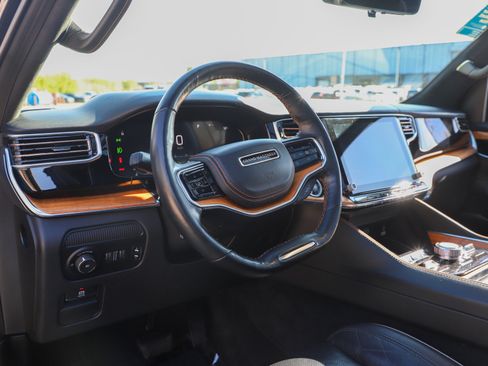 Used 2022 Jeep Grand Wagoneer Series III AWD/4WD image 19