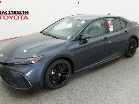 New 2026 Toyota Camry SE image 1