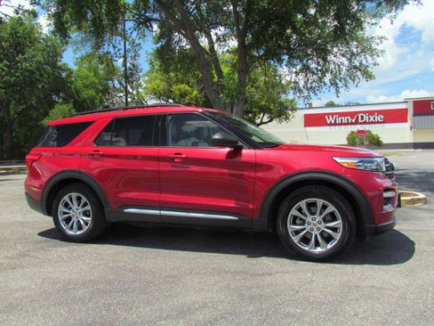Used 2020 Ford Explorer XLT w/ Equipment Group 202A RWD image 10
