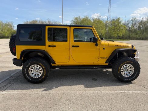 Used 2015 Jeep Wrangler Unlimited Rubicon w/ Dual Top Group AWD/4WD image 9