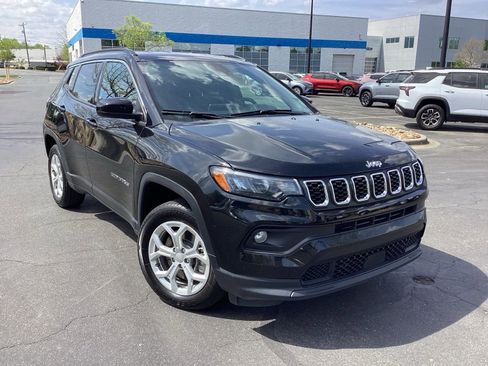 Used 2024 Jeep Compass Latitude AWD/4WD image 7