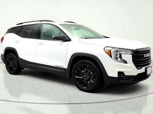 Used 2024 GMC Terrain SLT w/ Infotainment Package II AWD/4WD image 3