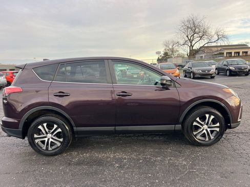 Used 2018 Toyota RAV4 LE image 8