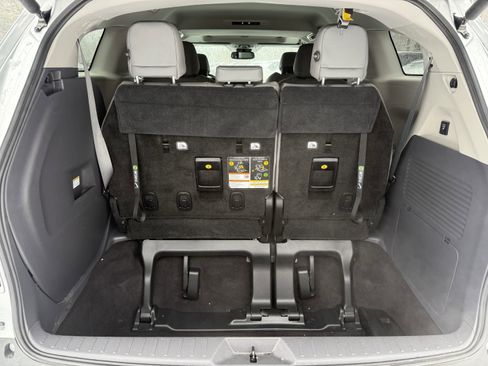 Used 2022 Toyota Sienna XLE image 33